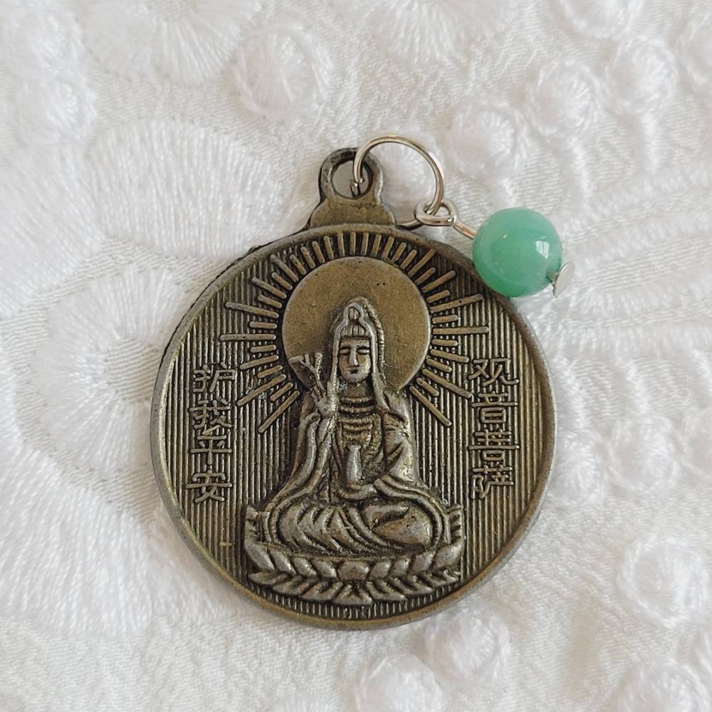 Vtg Guan Yin Buddha Coin Pendant Brass Tone Jade Bead Spiritual Yen Boho 21737